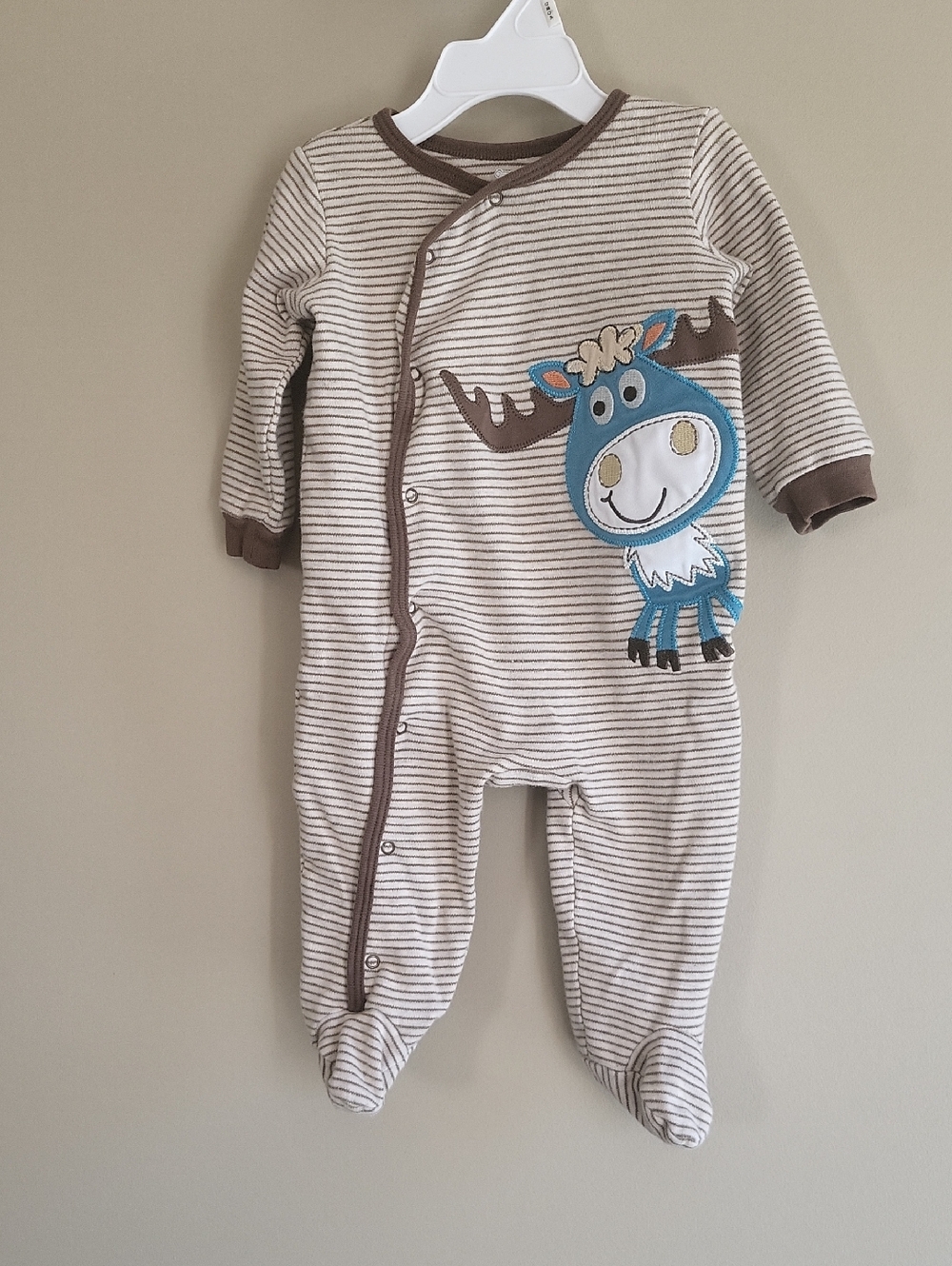 Striped brown & cream footed sleeper/footiewith blue moose applique
